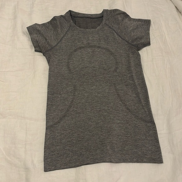 Grey Lululemon Swiftly Tech - Picture 1 of 3
